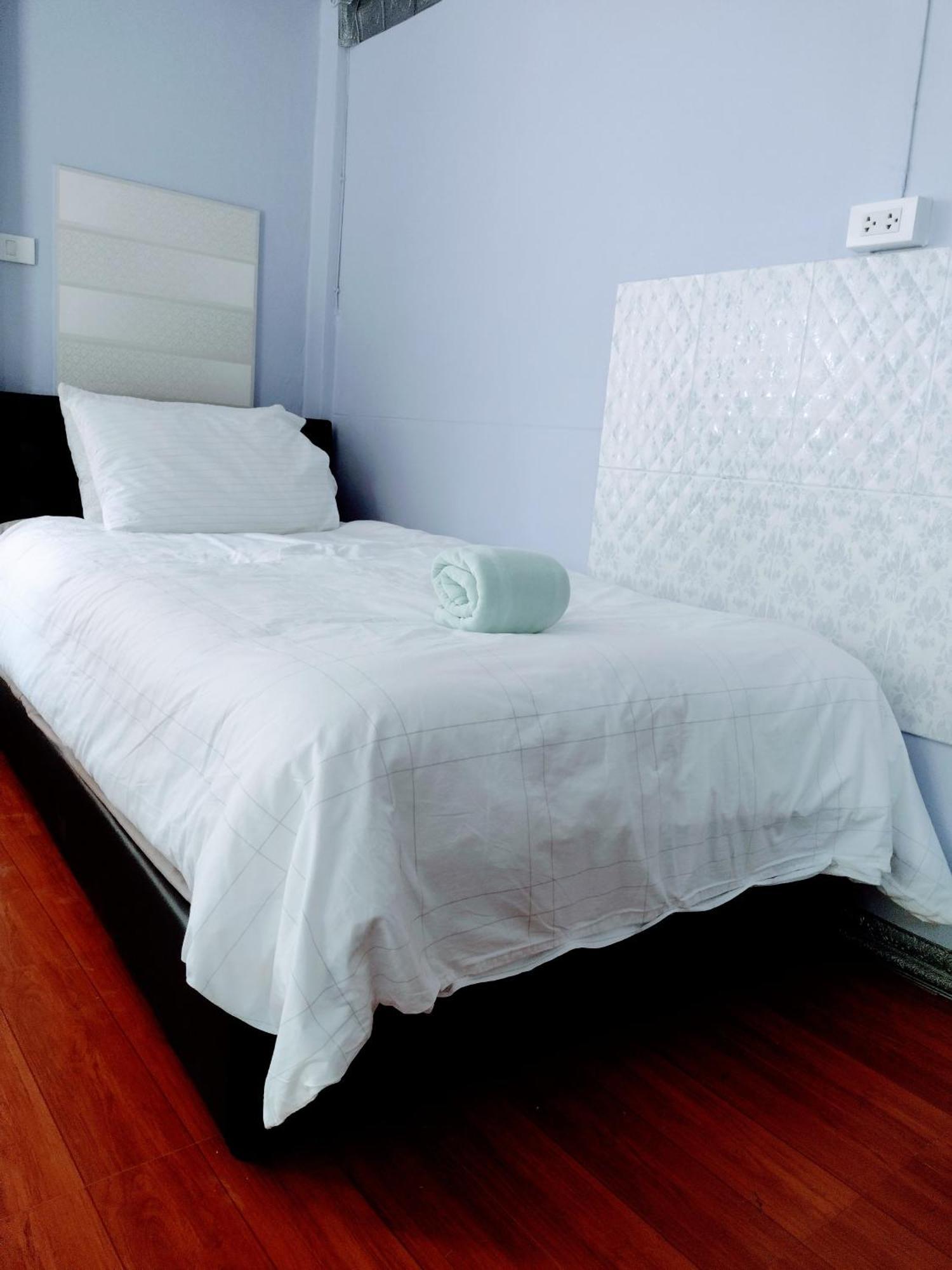 Mango Tree Guestroom Бангкок Экстерьер фото
